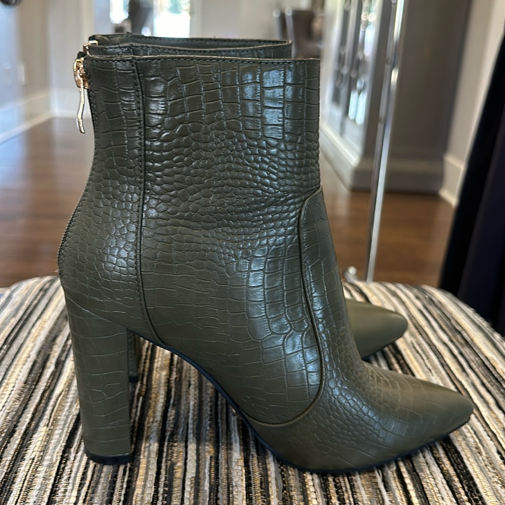 Never worn Billini olive bootie - size 8